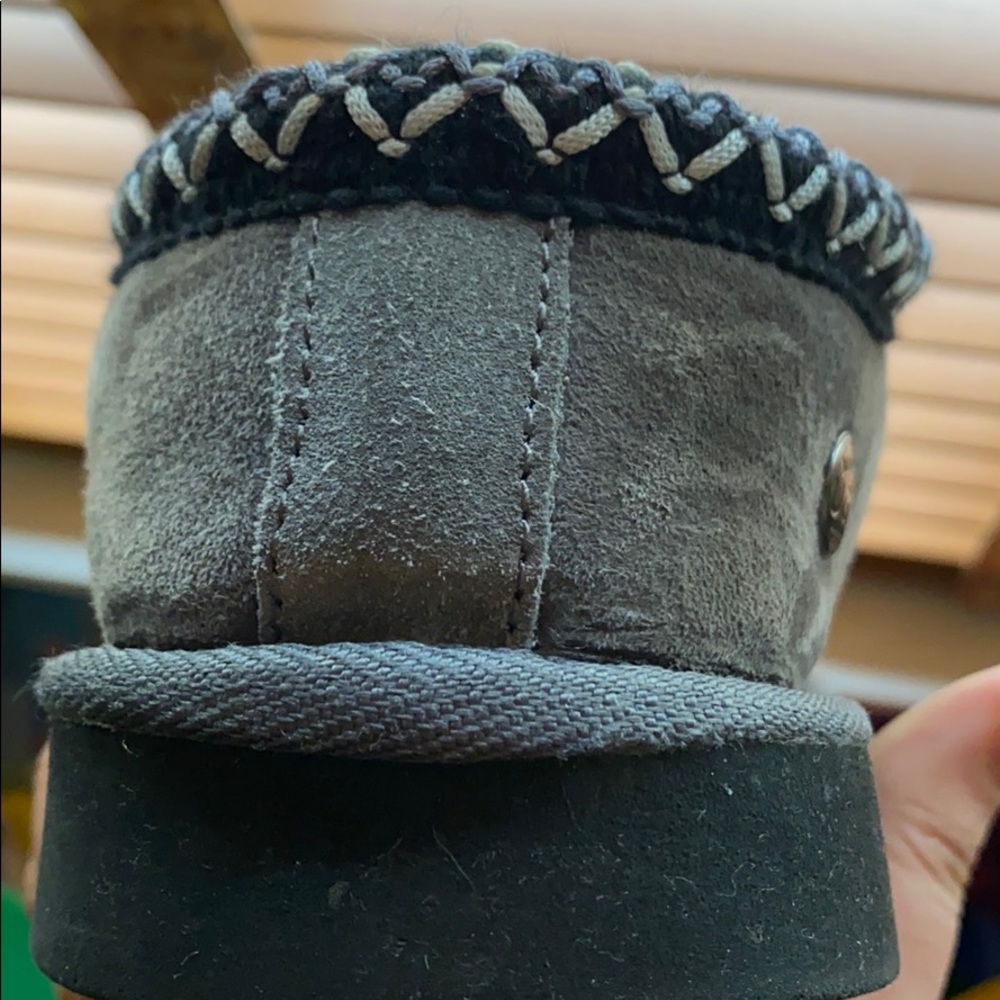 Ugg Slipper - image 8